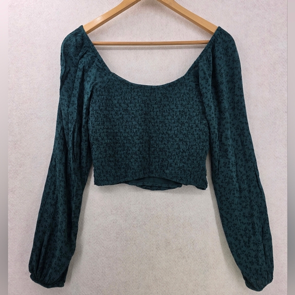 Hollister Green Floral Ruched Cropped Babydoll Top Women's Size Medium - Picture 7 of 9